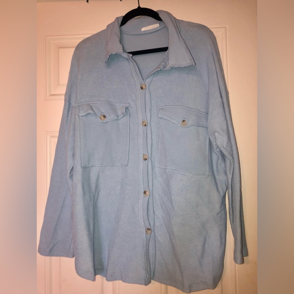 NWOT Women’s boutique BUCKETLIST button up lightweight shacket layer top L Large